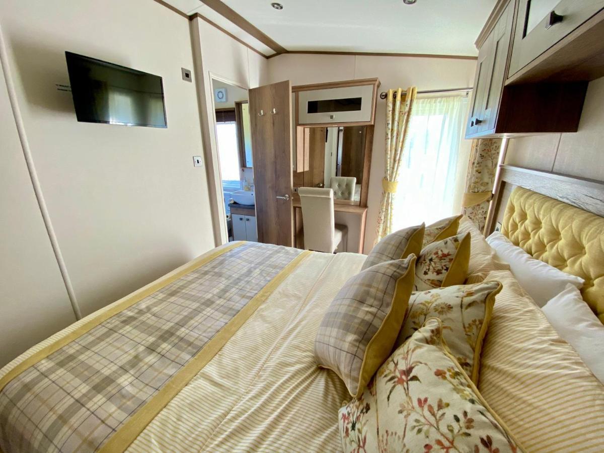 Puddleducks, Dog Friendly Hot Tub Lodge Южен Сърни Екстериор снимка
