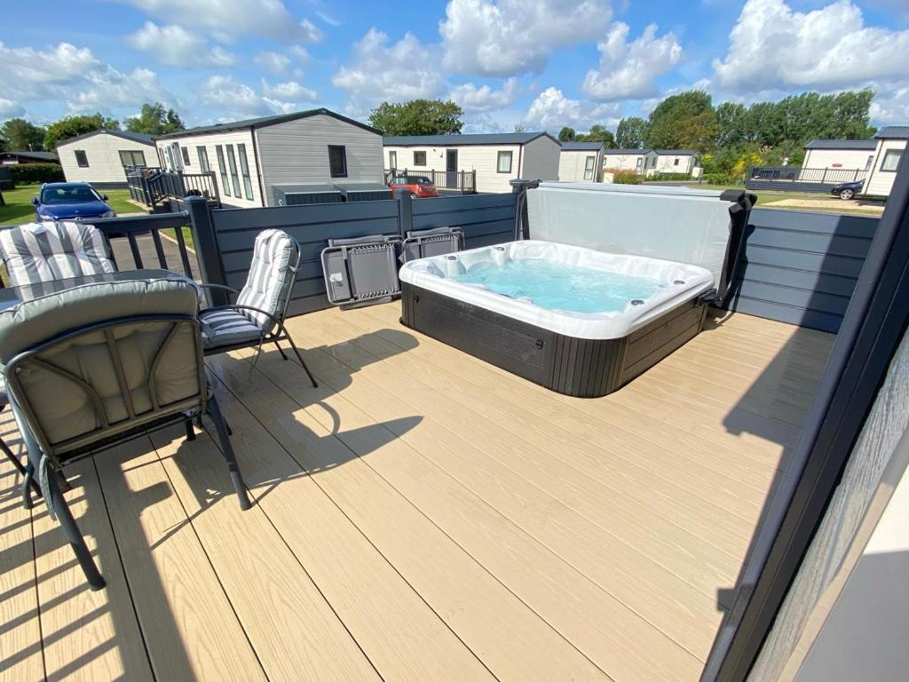 Puddleducks, Dog Friendly Hot Tub Lodge Южен Сърни Екстериор снимка